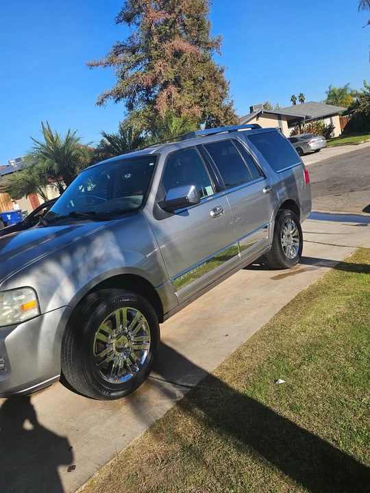 2008 Lincoln Navigator 3rd Gen - Image 2 of 16