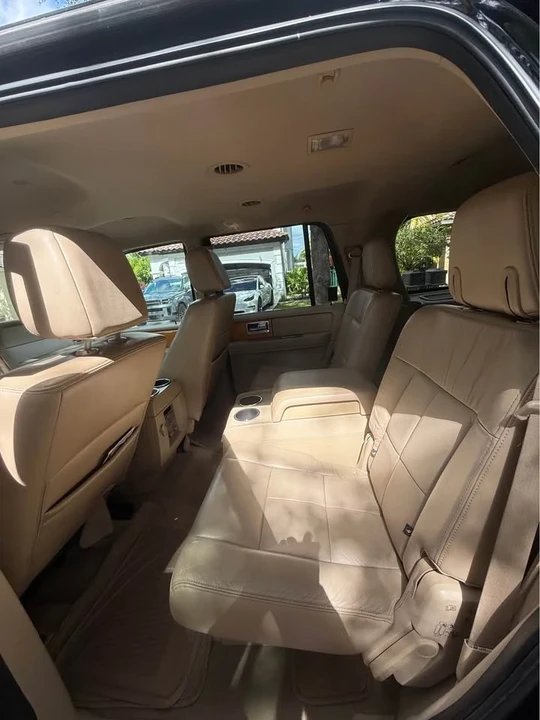 2008 Lincoln Navigator 3rd Gen - Image 9 of 11