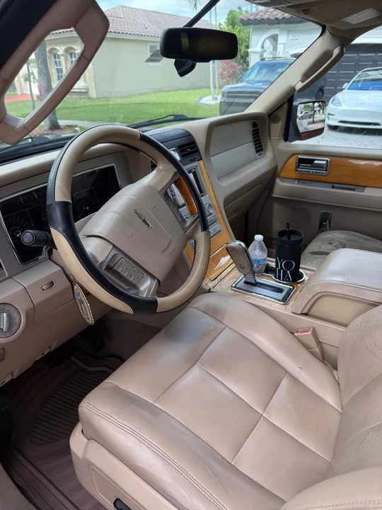 2008 Lincoln Navigator 3rd Gen - Image 10 of 11