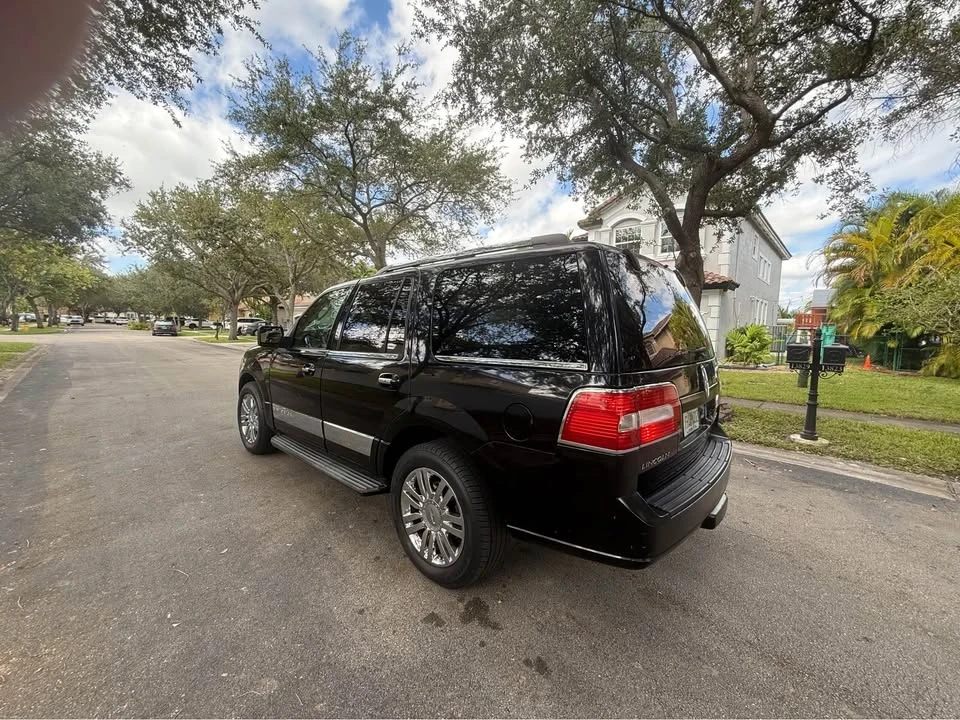 2008 Lincoln Navigator 3rd Gen - Image 3 of 11