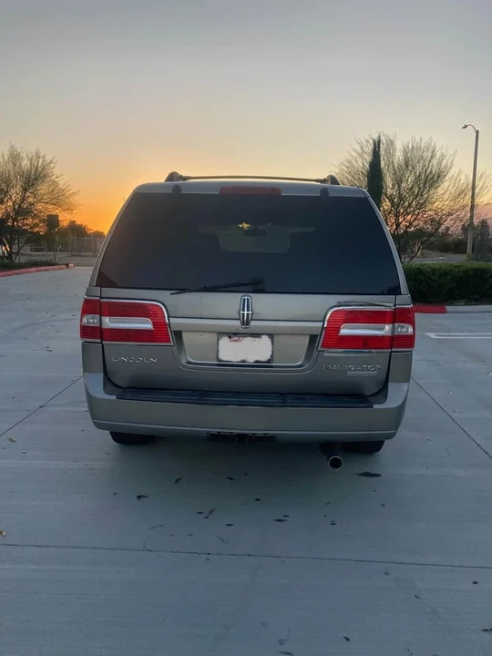 2008 Lincoln Navigator 3rd Gen - Image 6 of 8