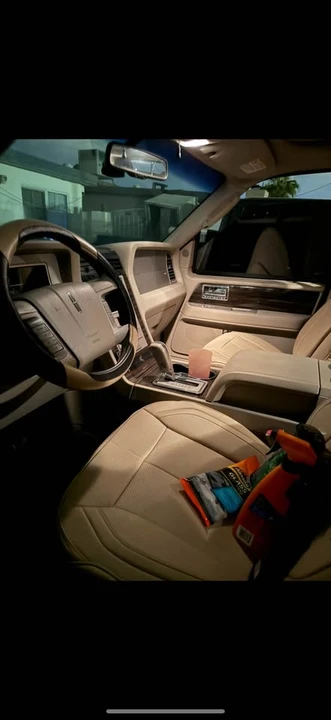 2008 Lincoln Navigator 3rd Gen - Image 2 of 3