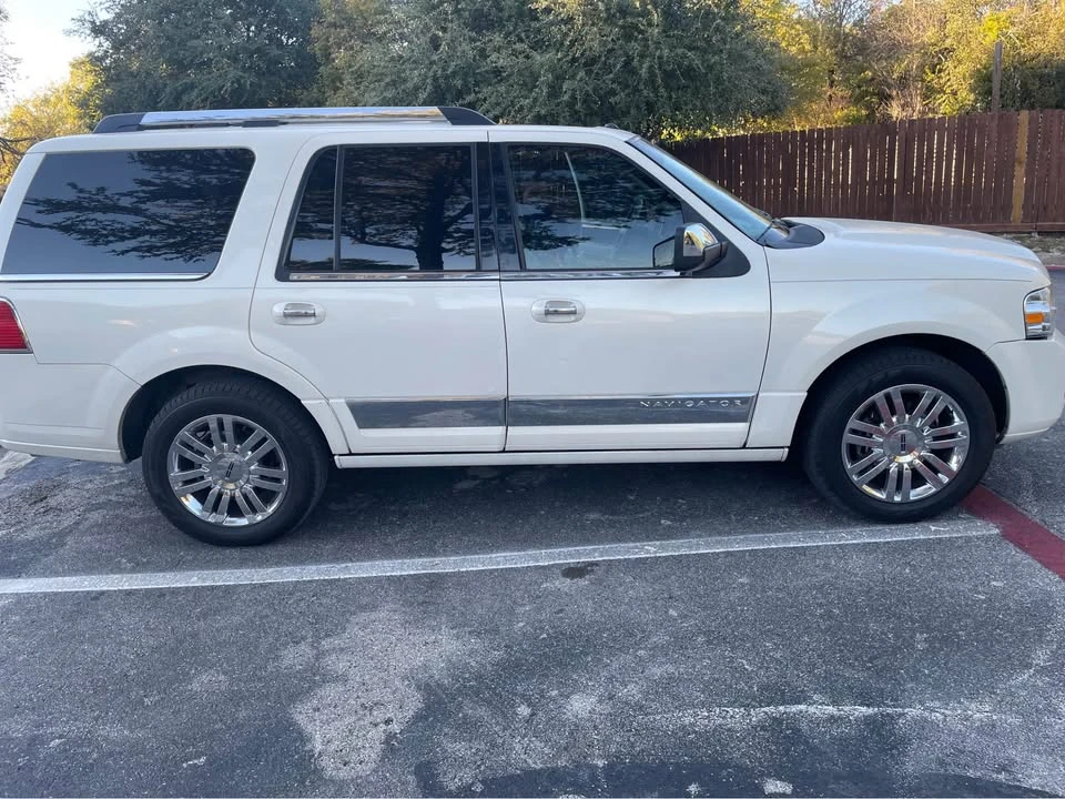 2008 Lincoln Navigator 3rd Gen - Image 3 of 5