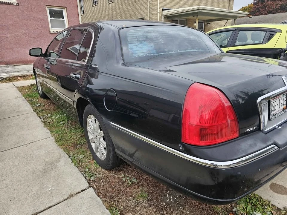 2008 Lincoln Town Car - Image 17 of 19