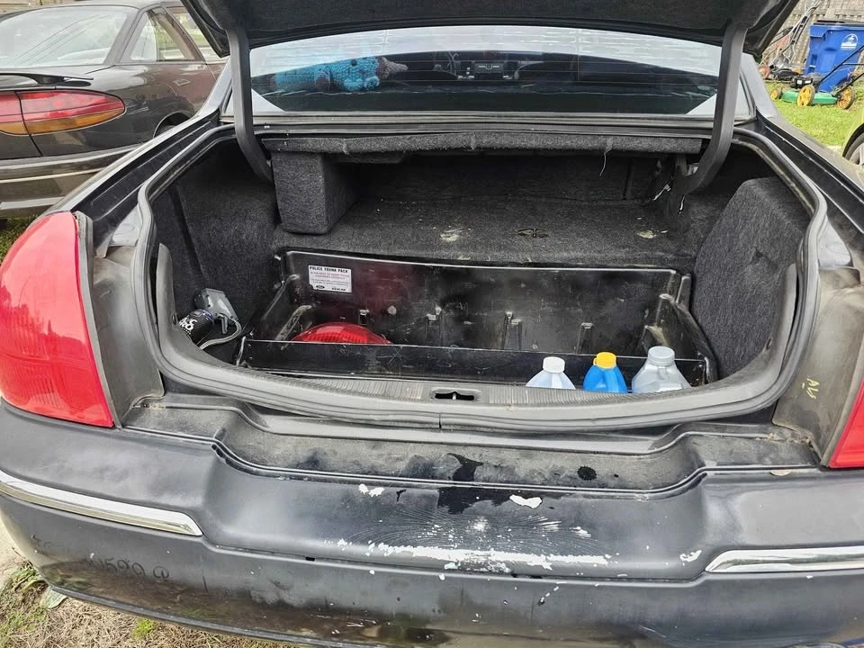 2008 Lincoln Town Car - Image 18 of 19
