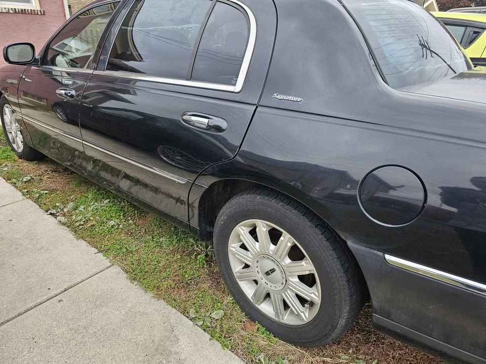 2008 Lincoln Town Car - Image 16 of 19