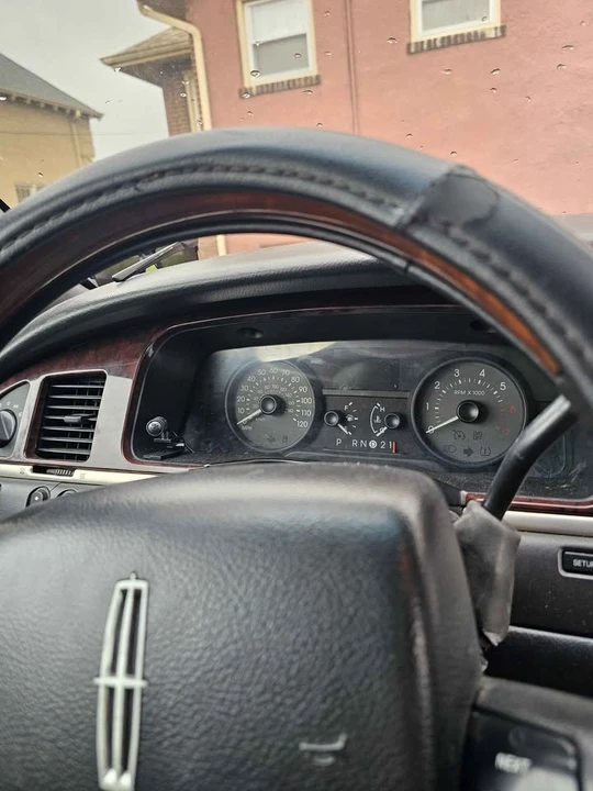 2008 Lincoln Town Car - Image 14 of 19