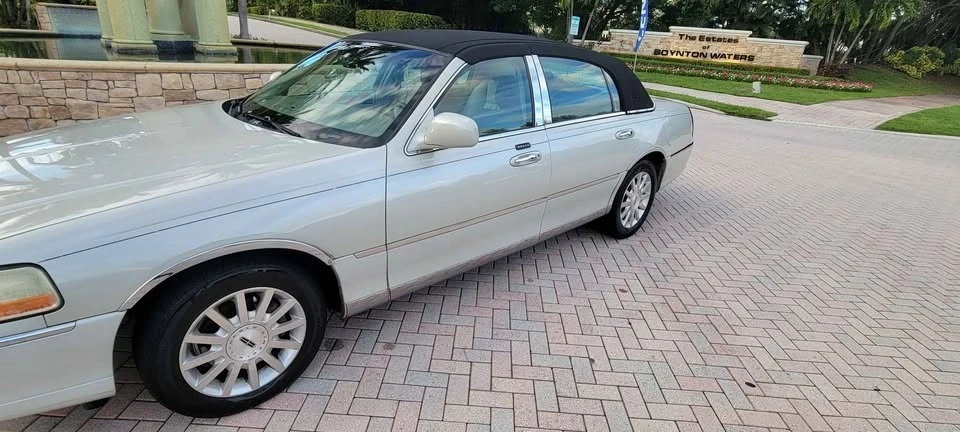 2008 Lincoln Town Car - Image 2 of 9