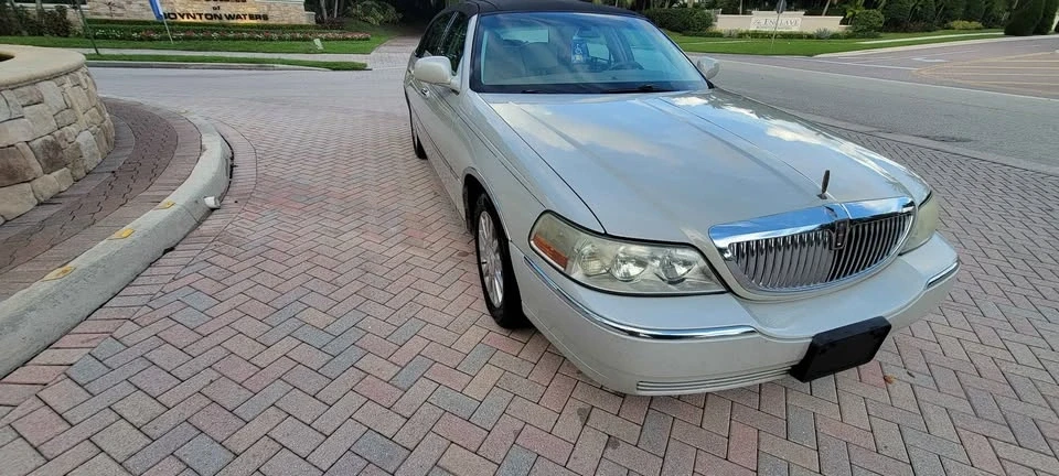 2008 Lincoln Town Car - Image 6 of 9