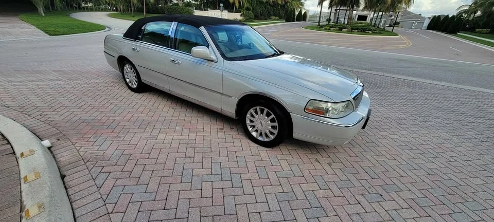 2008 Lincoln Town Car - Image 9 of 9