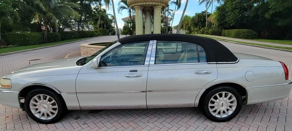 2008 Lincoln Town Car - Image 3 of 9