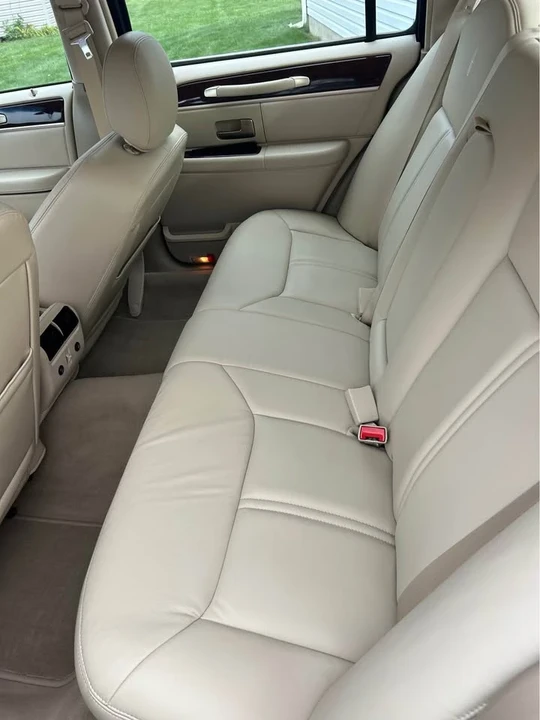 2008 Lincoln Town Car - Image 13 of 16
