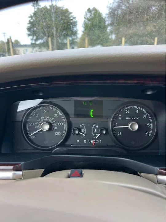 2008 Lincoln Town Car - Image 9 of 16
