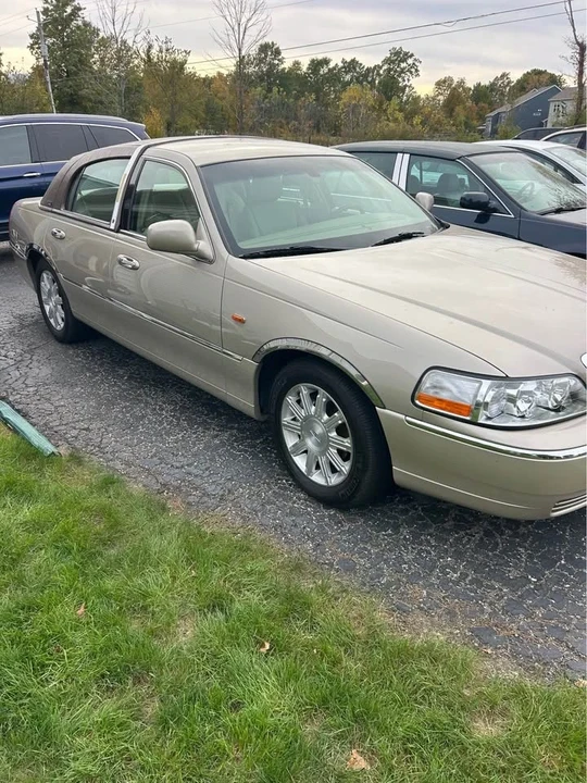 2008 Lincoln Town Car - Image 2 of 16