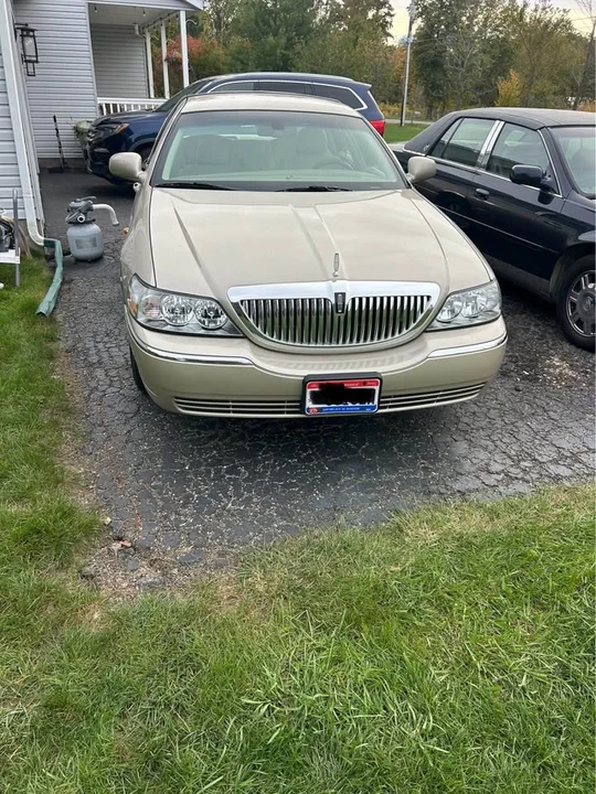 2008 Lincoln Town Car - Image 3 of 16