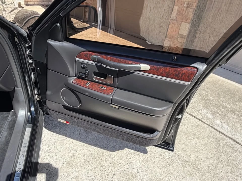 2008 Lincoln Town Car - Image 8 of 14