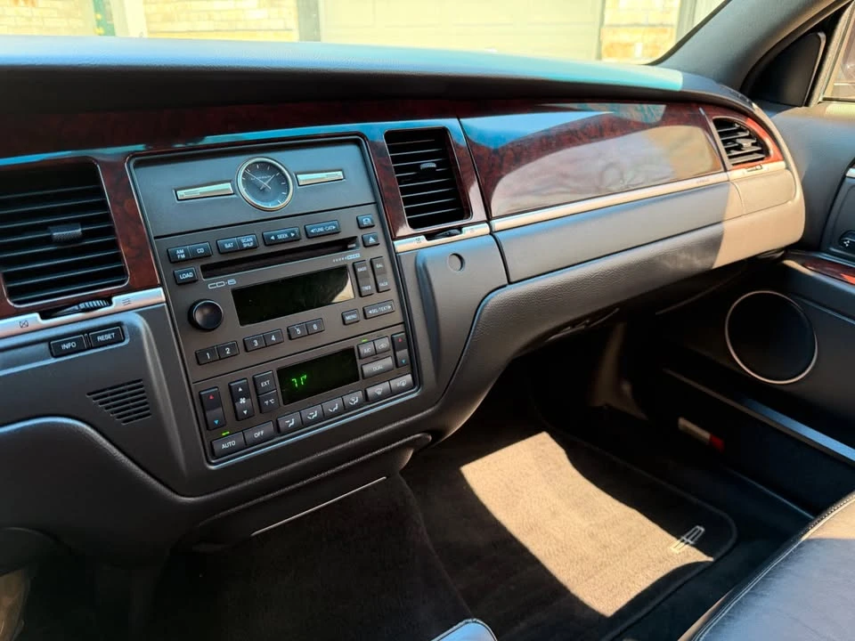 2008 Lincoln Town Car - Image 6 of 14