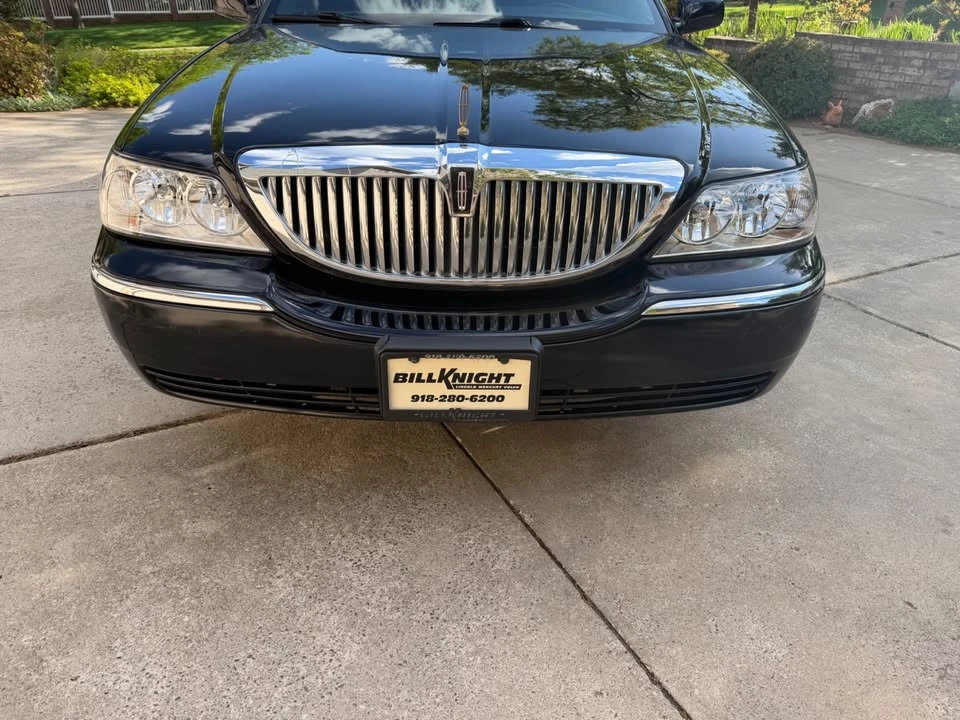 2008 Lincoln Town Car - Image 2 of 14
