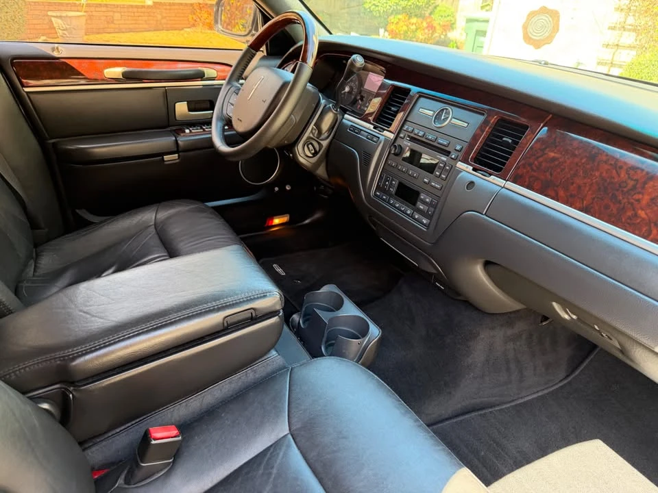 2008 Lincoln Town Car - Image 7 of 14