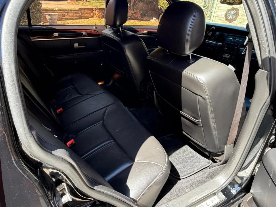 2008 Lincoln Town Car - Image 13 of 14