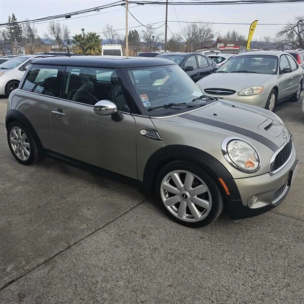 2008 Mini Mini 2nd Gen - Image 2 of 12