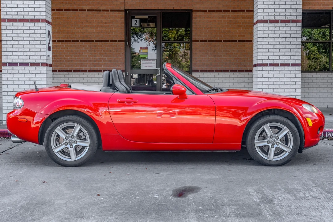 2008 Mazda NC MX-5 Miata - Image 4 of 31