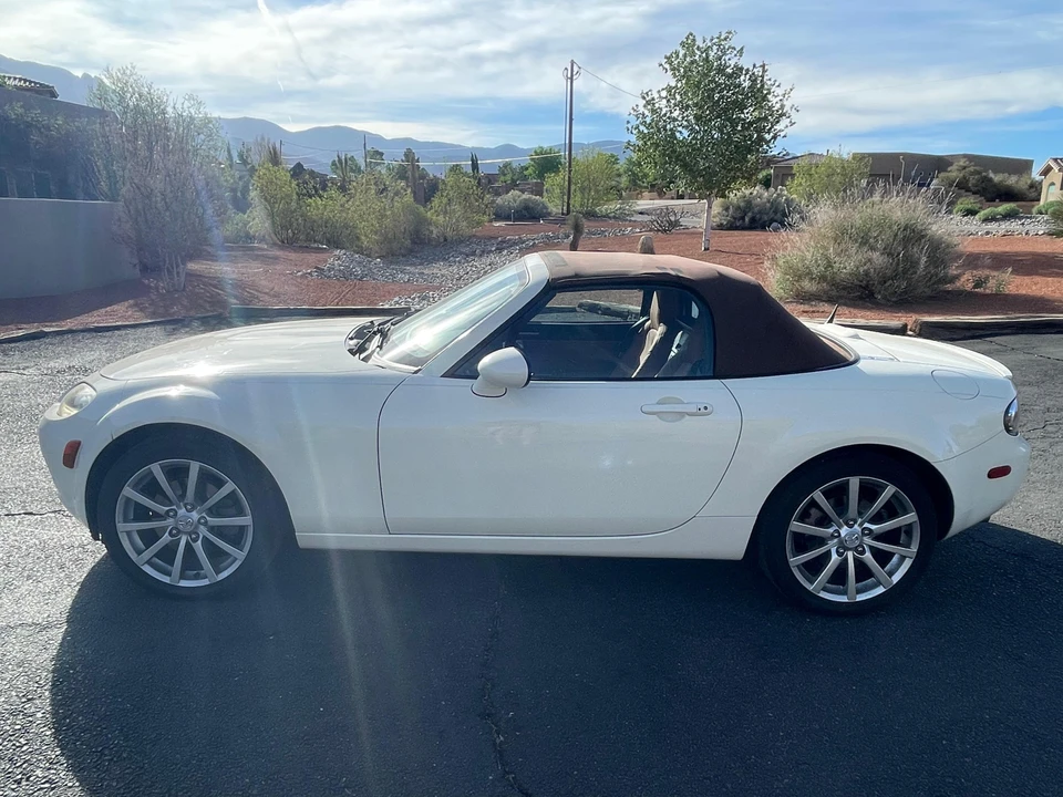 2008 Mazda NC MX-5 Miata - Image 16 of 31