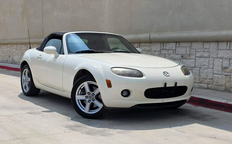 2008 Mazda NC MX-5 Miata - Image 2 of 20
