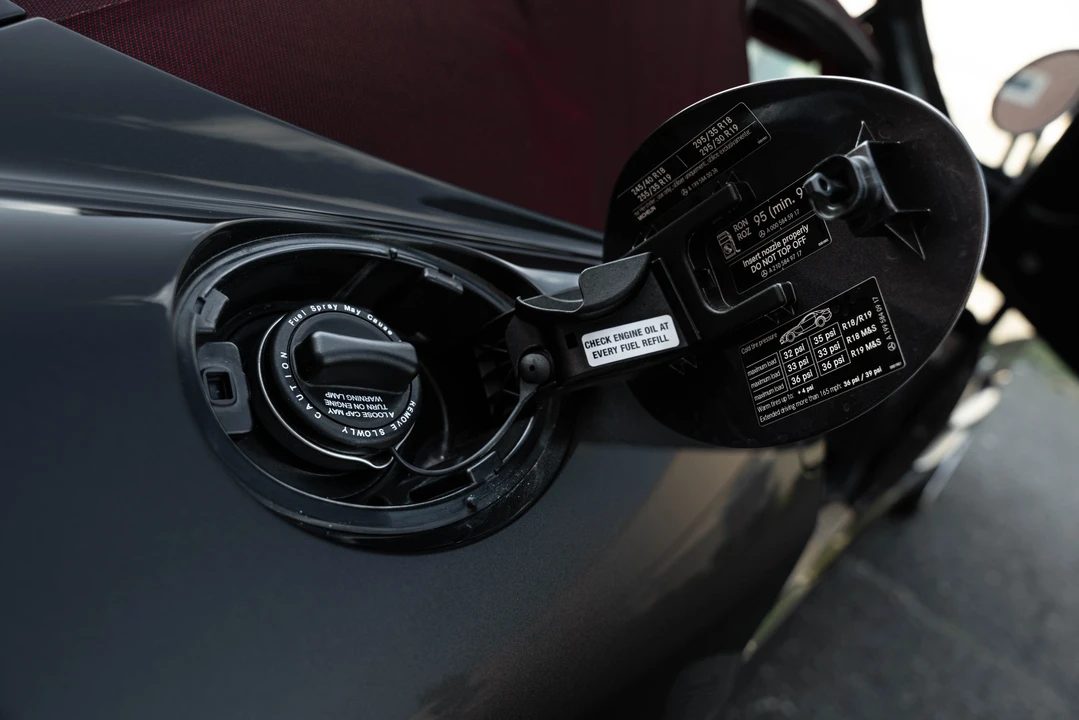 2008 Mercedes-Benz SLR McLaren Roadster - Image 27 of 31
