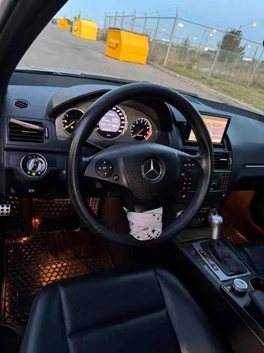 2008 Mercedes-Benz W204 C-Class - Image 6 of 14