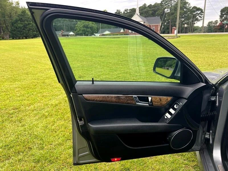 2008 Mercedes-Benz W204 C-Class - Image 15 of 19