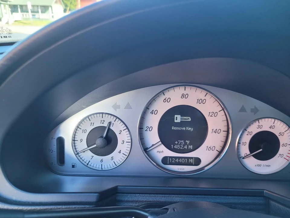 2008 Mercedes-Benz W211 E-Class - Image 8 of 16