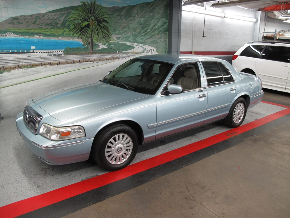 2008 Mercury Grand Marquis - Image 2 of 31