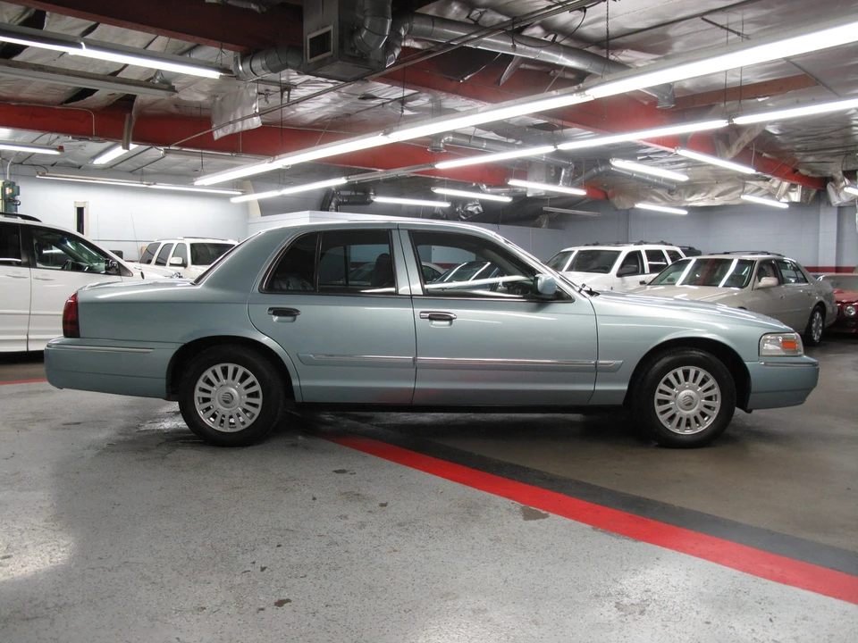 2008 Mercury Grand Marquis - Image 9 of 31