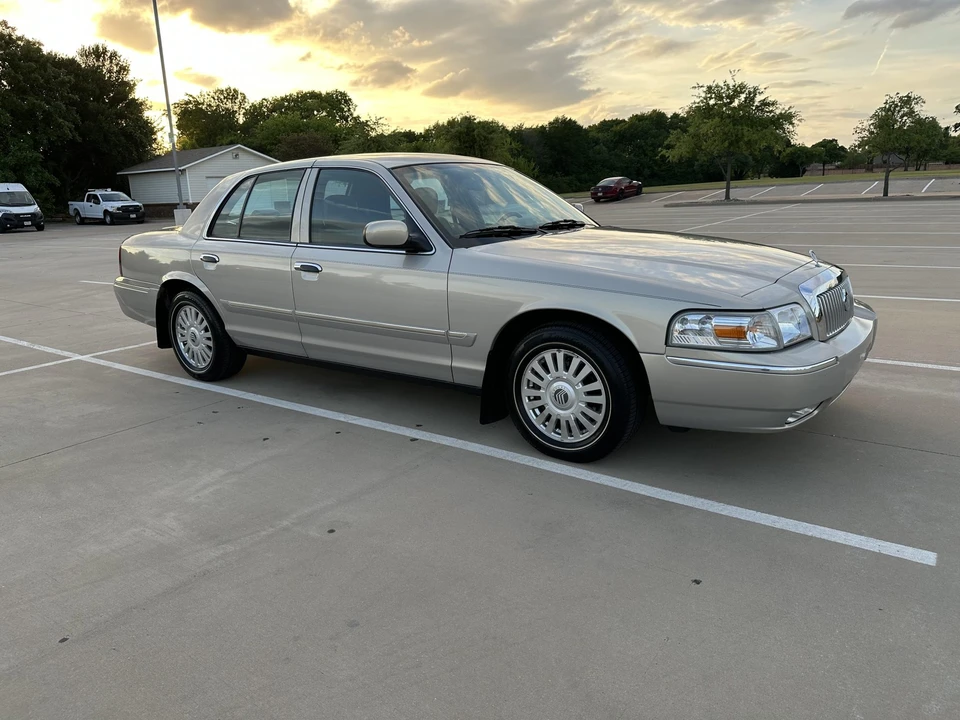 2008 Mercury Grand Marquis - Image 2 of 31