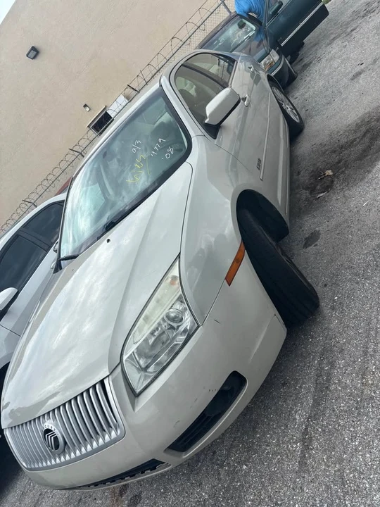 2008 Mercury - Image 2 of 11