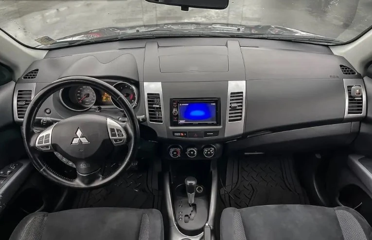 2008 Mitsubishi Outlander - Image 9 of 15