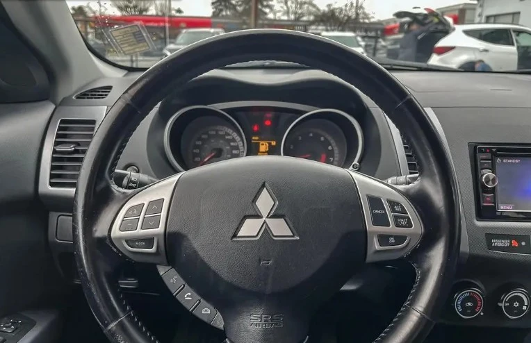 2008 Mitsubishi Outlander - Image 10 of 15