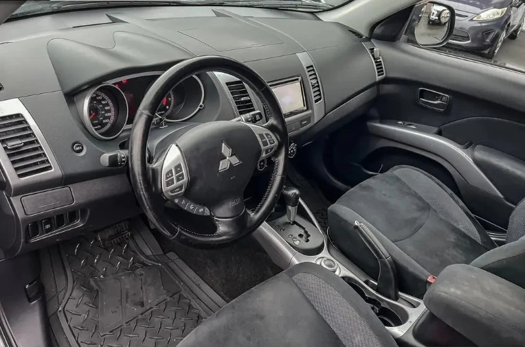 2008 Mitsubishi Outlander - Image 8 of 15