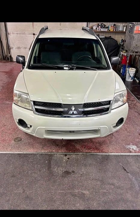 2008 Mitsubishi Endeavor - Image 10 of 15