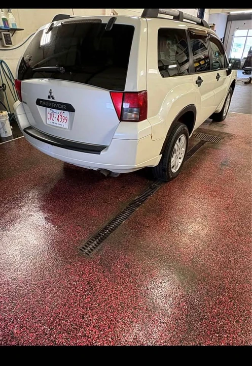 2008 Mitsubishi Endeavor - Image 2 of 15