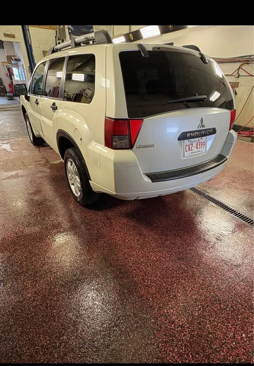 2008 Mitsubishi Endeavor - Image 9 of 15
