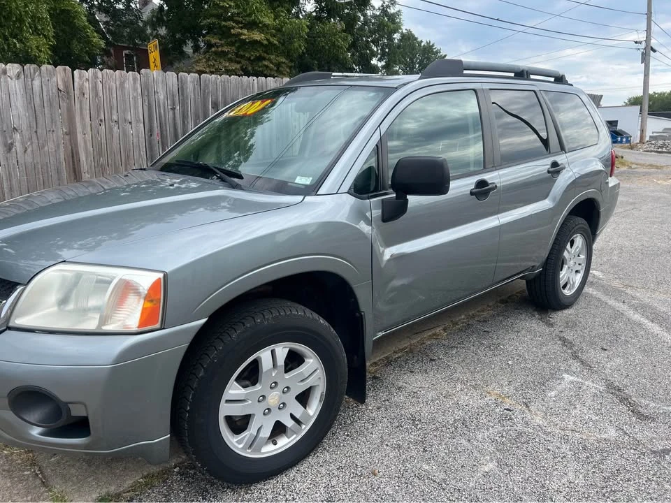 2008 Mitsubishi Endeavor - Image 4 of 14