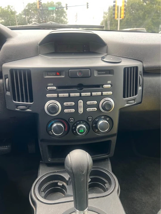 2008 Mitsubishi Endeavor - Image 9 of 14