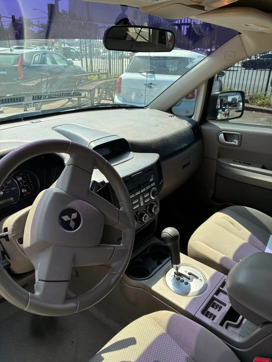 2008 Mitsubishi Endeavor - Image 3 of 6