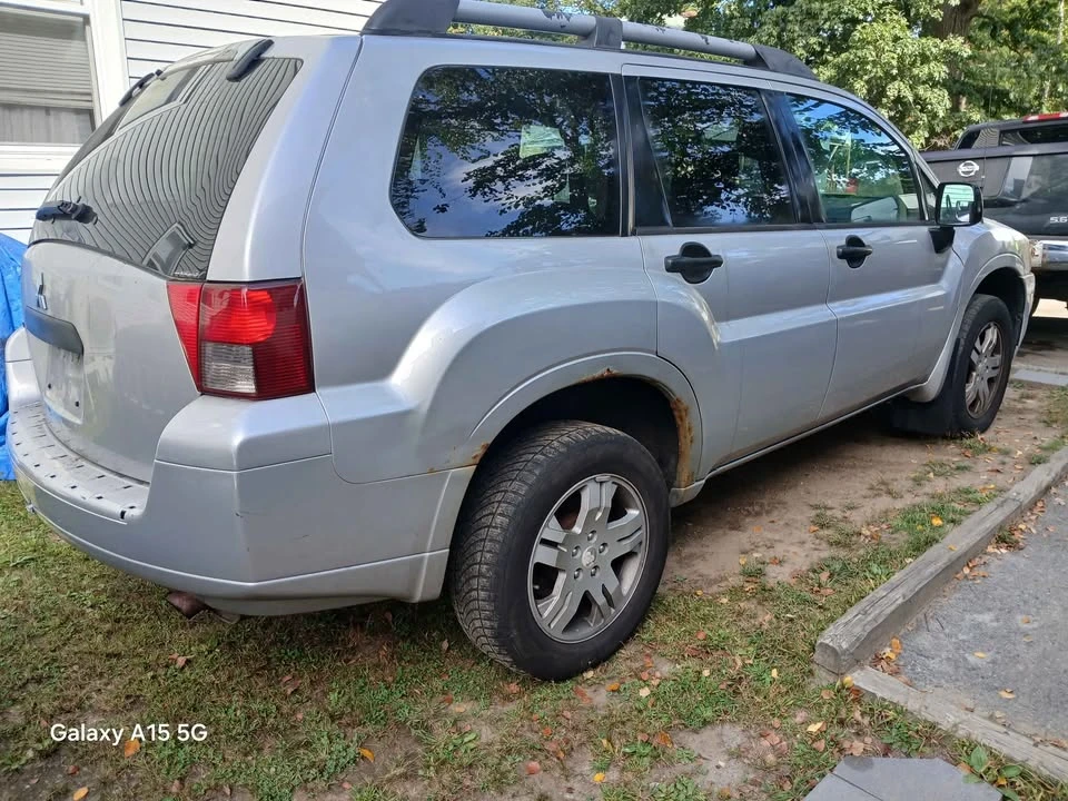 2008 Mitsubishi Endeavor - Image 3 of 6