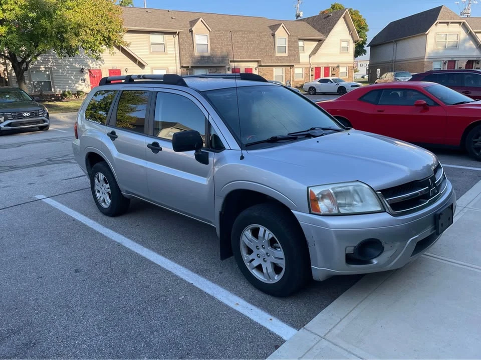 2008 Mitsubishi Endeavor - Image 3 of 10