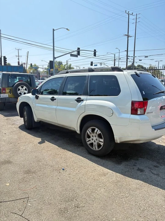 2008 Mitsubishi Endeavor - Image 2 of 6