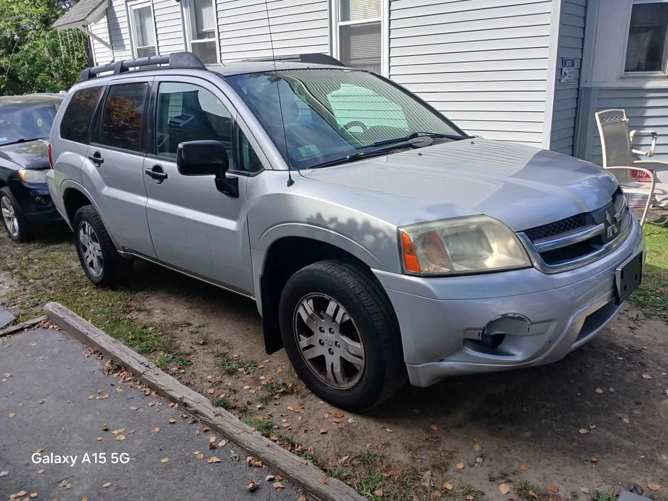 2008 Mitsubishi Endeavor - Image 4 of 6