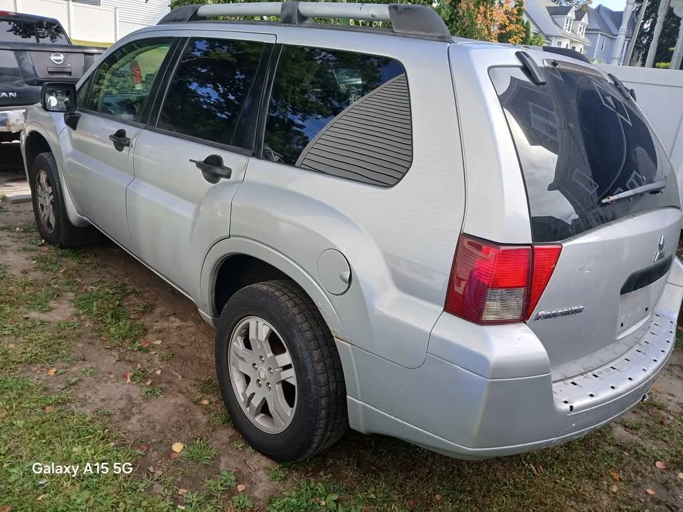 2008 Mitsubishi Endeavor - Image 2 of 6